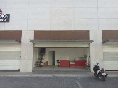 Single Location AF1QipN5UrieSSgShQjZ2HFlLLx8D660CI2xrinhcb7Bw408-h306-k-no.jpeg